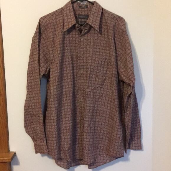 Van Heusen patterned button down shirt - Picture 1 of 7